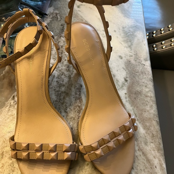 BCBG heels - Picture 3 of 6